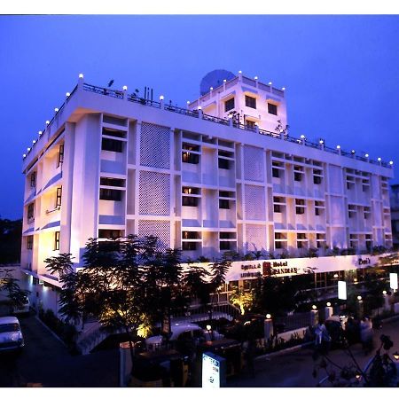 Hotel Pandian Chennai Bagian luar foto