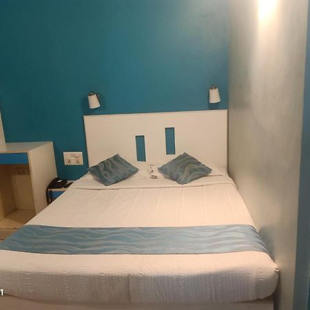 Hotel Pandian Chennai Bagian luar foto