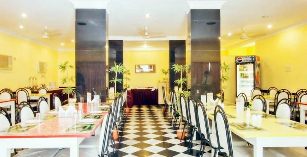Hotel Pandian Chennai Bagian luar foto