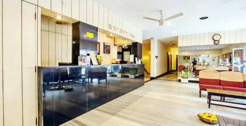 Hotel Pandian Chennai Bagian luar foto
