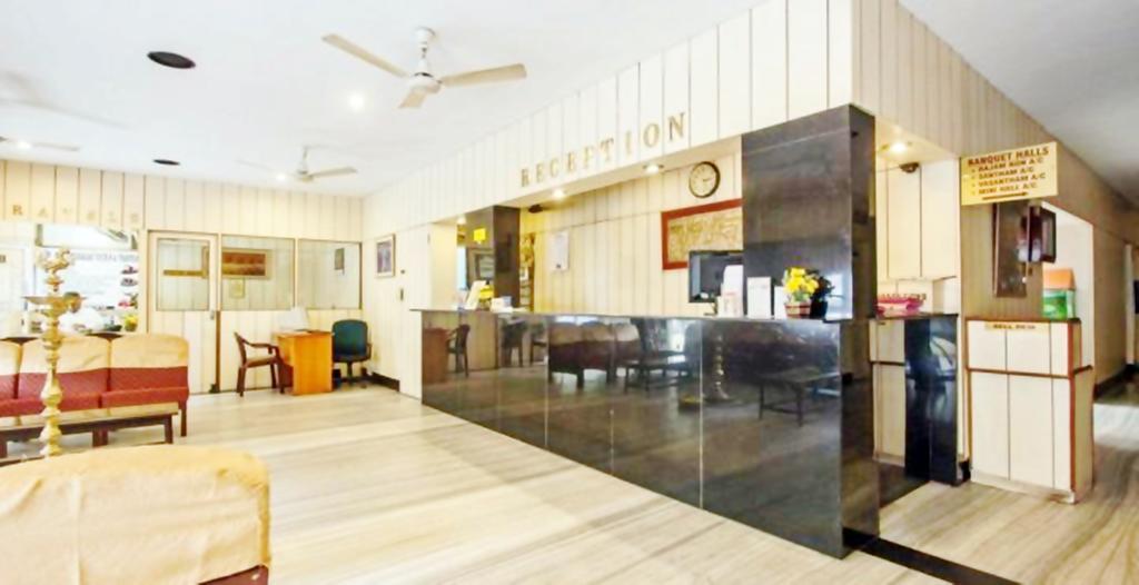 Hotel Pandian Chennai Bagian luar foto