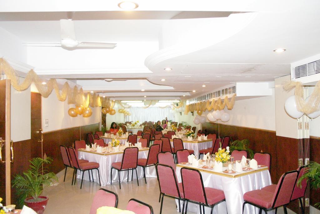 Hotel Pandian Chennai Bagian luar foto