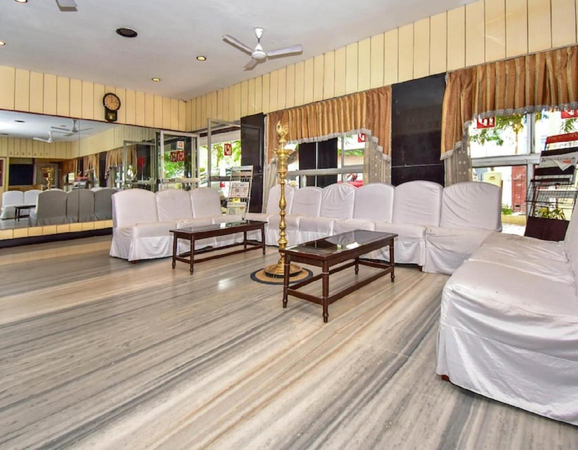 Hotel Pandian Chennai Bagian luar foto