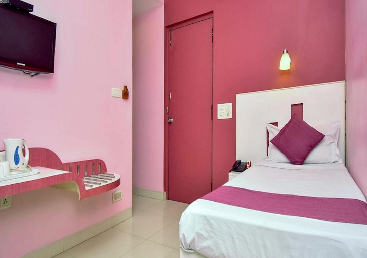 Hotel Pandian Chennai Bagian luar foto