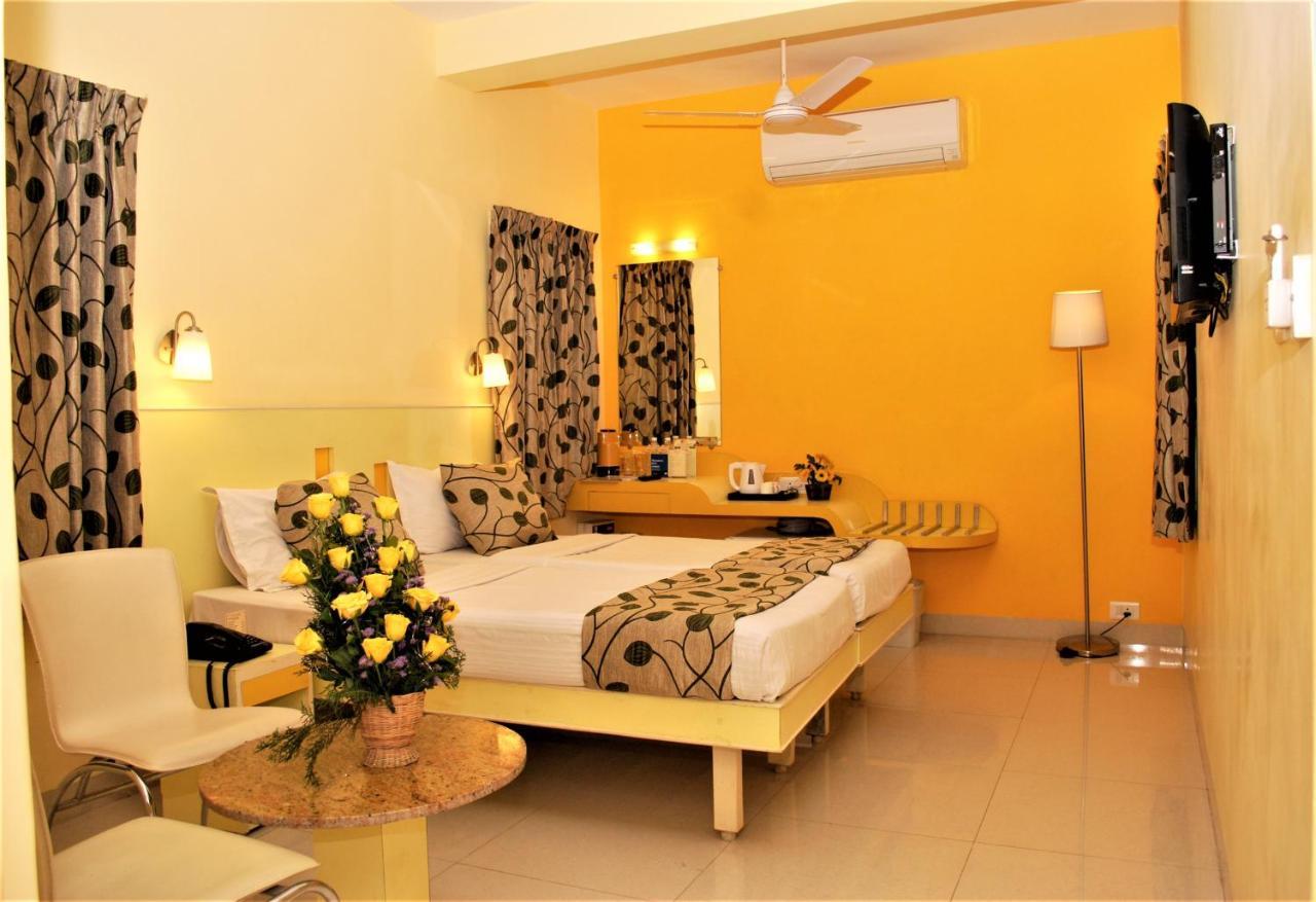 Hotel Pandian Chennai Bagian luar foto