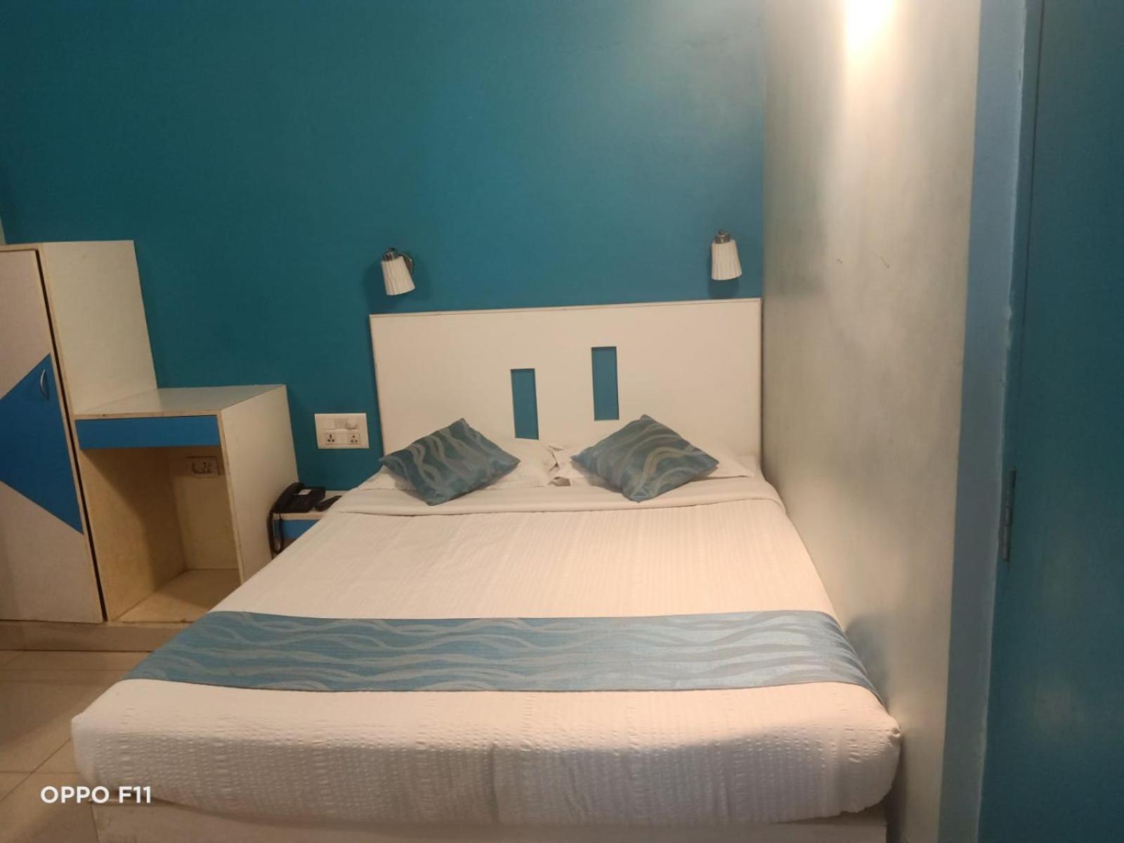 Hotel Pandian Chennai Bagian luar foto