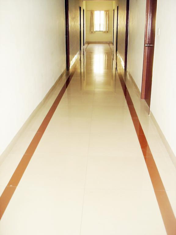 Hotel Pandian Chennai Bagian luar foto