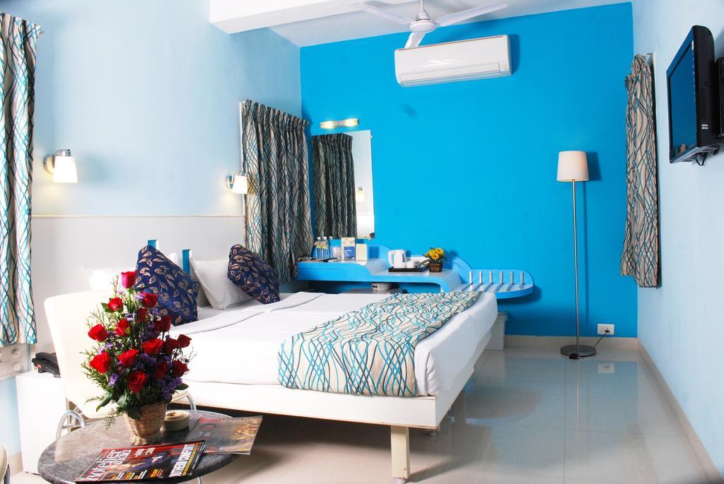Hotel Pandian Chennai Bagian luar foto