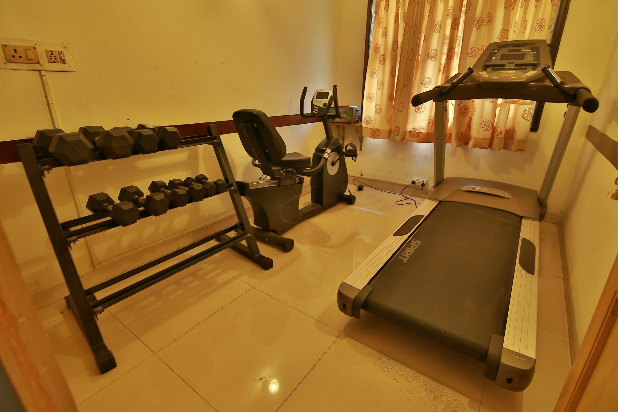 Hotel Pandian Chennai Bagian luar foto