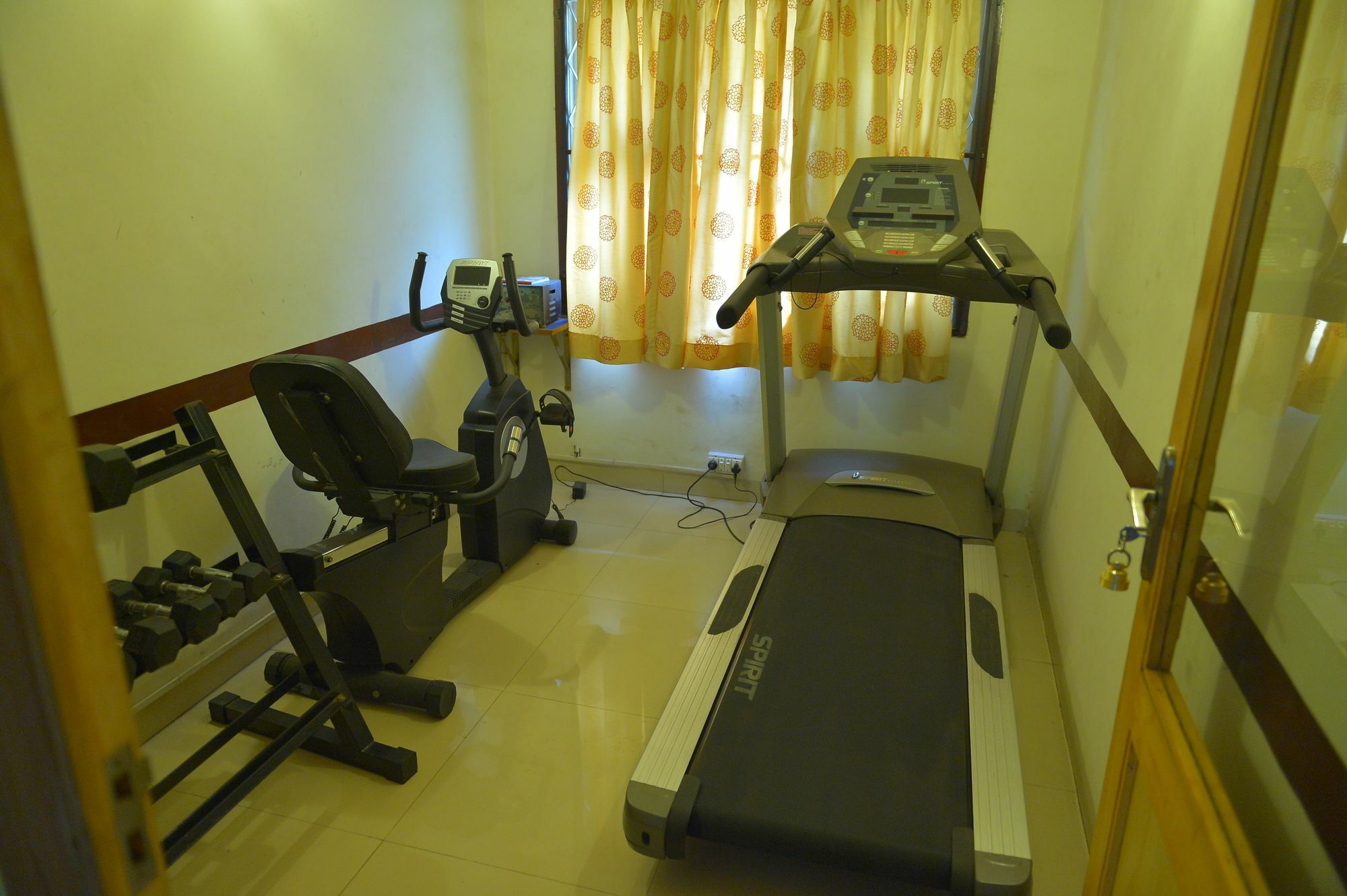 Hotel Pandian Chennai Bagian luar foto